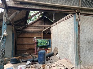 74 Rumah Rusak Diterjang Puting Beliung di Lombok Timur
