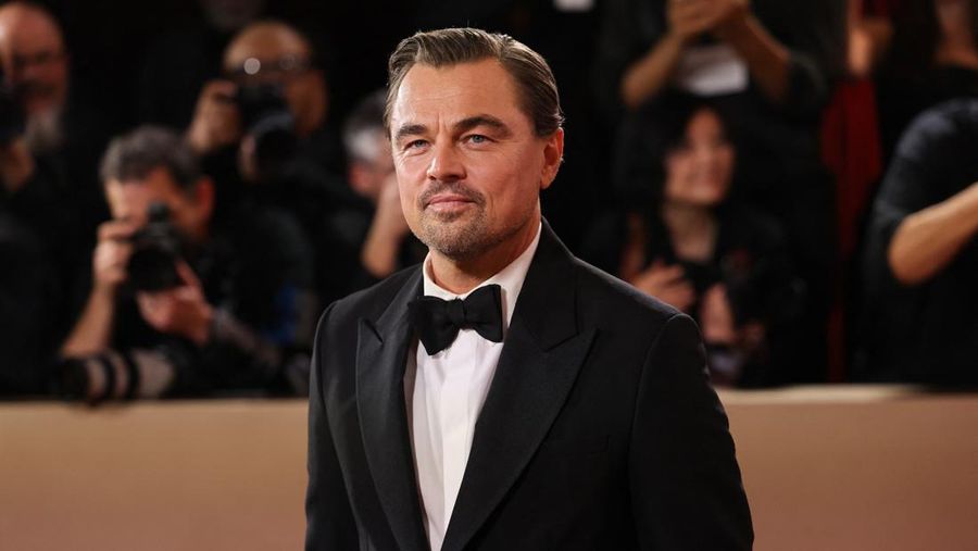 Lisa berpose di karpet merah pada acara Golden Globes ke-83 di Beverly Hills, California, AS, Minggu (11/1/2026). (REUTERS/Daniel Cole)