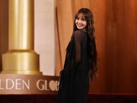 Potret Lisa BLACKPINK hingga Julia Roberts di Red Carpet Golden Globes