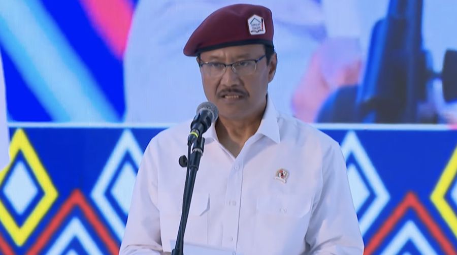 Menteri Sosial Indonesia, Saifullah Yusufmenyampaikan sambutan saat acara peresmian 166 Soklah Rakyat di 34 Provinsi, Banjarbaru, Senin (12/2026). (YouTube/Sekretariat Presiden)