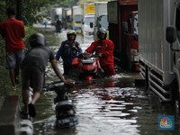 Prakiraan Cuaca 13-14 Januari 2026, Hujan Guyur Jakarta di Wilayah Ini