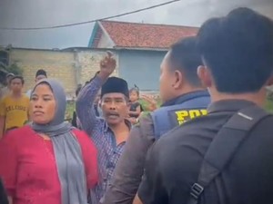Aksi Menegangkan Polisi Gerebek Rumah Diduga Bandar Sabu di Sampang