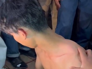 Polisi Buru Sekelompok Suporter Bully-Telanjangi Pria di Kota Batu