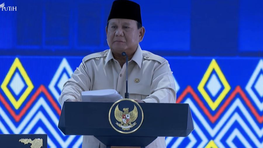 Presiden Prabowo menyampaikan sambutan saat peresmian 166 Soklah Rakyat di 34 Provinsi, Banjarbaru, Senin (12/2026). (YouTube/Sekretariat Presiden)