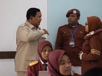 Prabowo Puji Kemampuan Bahasa Asing Siswa Sekolah Rakyat