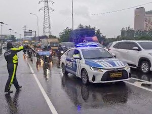 Sekali-kalinya Motor Boleh Lewat Tol gara-gara Jalan Biasa Kebanjiran