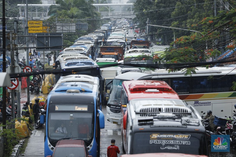Sejumlah wilayah di Pademangan Barat, Jakarta Utara  terpantau dilanda banjir akibat hujan deras, Senin (12/1/2026). (CNBC Indonesia/Tri Susilo)
