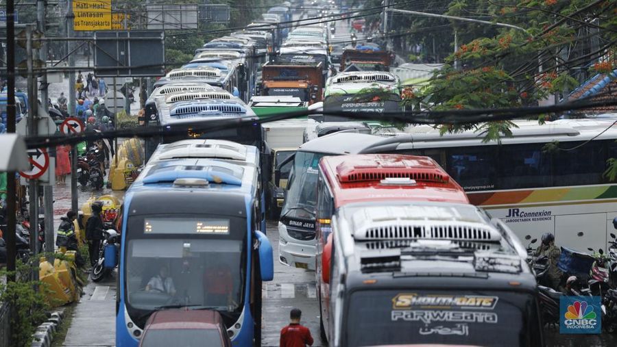 Sejumlah wilayah di Pademangan Barat, Jakarta Utara  terpantau dilanda banjir akibat hujan deras, Senin (12/1/2026). (CNBC Indonesia/Tri Susilo)