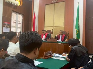 10 Terdakwa Pembakaran Gedung DPRD Sulsel Minta Dibebaskan