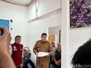Appi Tinjau Pengungsi Banjir di Katimbang Makassar, Salurkan Makanan-Obat