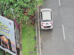 E-TLE Drone Patrol Presisi Korlantas Tindak Kendaraan Parkir di Bahu Jalan