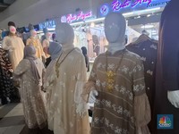 Pasar Tanah Abang Ramai, Gamis 