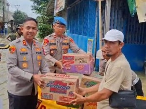 Kecamatan Kibin Masih Banjir, Kapolres Serang Salurkan Bantuan Logistik
