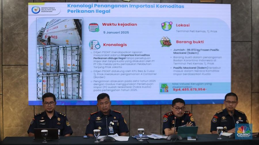 Konferensi pers Penanganan Importasi Komoditas Perikanan Ilegal di Kementrian KKP, Jakarta, Selasa (13/1/2026). CNBC Indonesia/Muhammad Sabki)