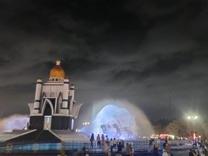 Water Screen Jadi Nyawa Baru Monumen Giri Menang Square