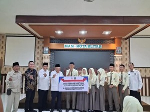 Perkuat Pendidikan Madrasah, Legislator Gerindra Salurkan PIP di Blitar