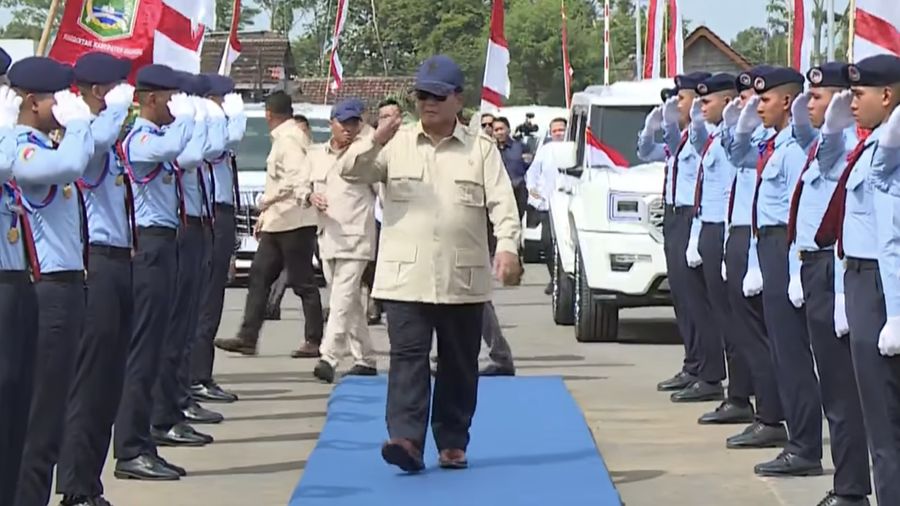 Presiden Prabowo Subianto saat tiba menghadiri acara peresmian SMA Taruna Nusantara Kampus Malang, Kabupaten Malang, Jawa Timur, Selasa (13/1/2026). (YouTube/ Sekretariat Presiden)