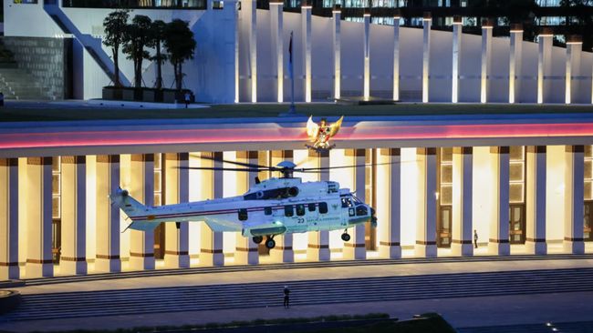 Detik-Detik Helikopter Prabowo Mendarat di Istana Negara IKN