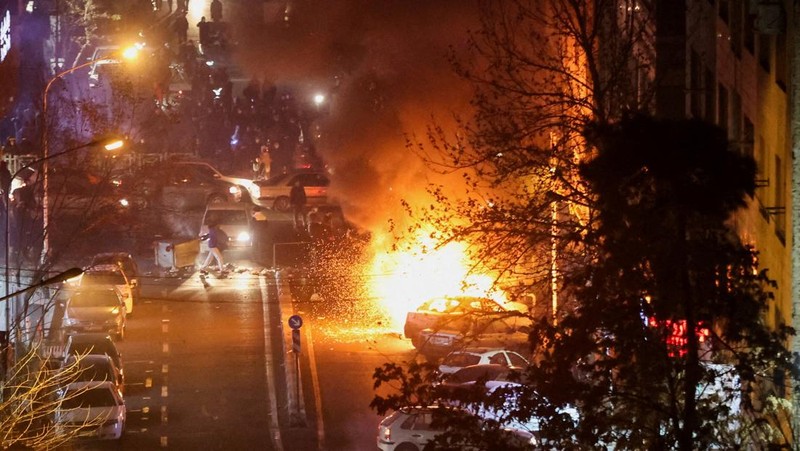 Protes atas anjloknya nilai mata uang di Teheran, Iran, Kamis (8/1/2026). (Stringer/WANA via REUTERS)