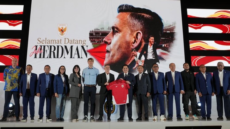 PSSI resmi memperkenalkan John Herdman ke publik sebagai pelatih Timnas Indonesia di Ballroom 1 Hotel Mulia, Jakarta, Selasa (13/1/2026). (Dok. PSSI)