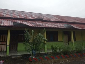 Momen Mencekam Puting Beliung Terjang SD di Tambora Bima