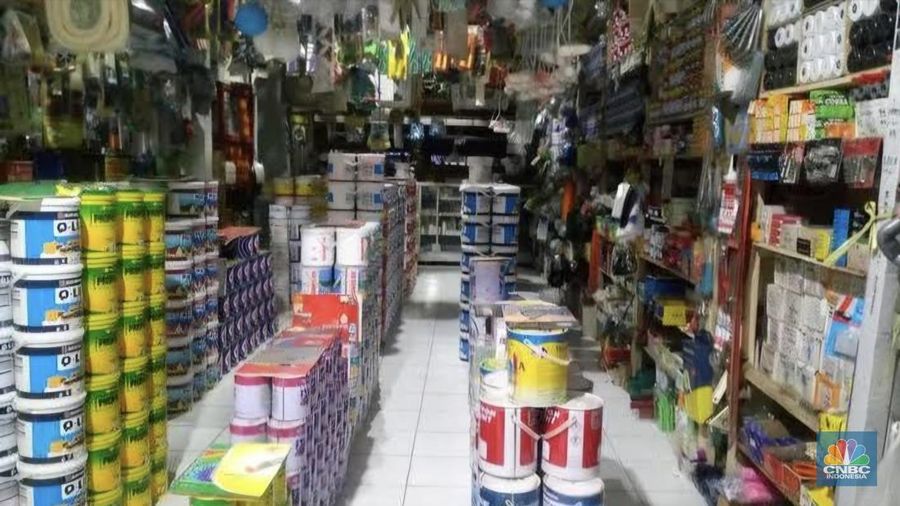 Suasana toko bangunan di Jakarta, tepatnya di kawasan Tanah Abang, Jakarta Pusat, Selasa (13/1/2026). (CNBC Indonesia/Chandra Dwi)