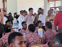 Potret Wapres Gibran Blusukan Cek Sekolah Rakyat di Biak Numfor Papua