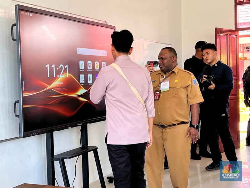 Wakil Presiden Gibran Rakabuming meninjau Sekolah Rakyat Menengah Atas 41 Biak, Papua. (CNBC Indonesia/Halimatus Sa&rsquo;diyah)