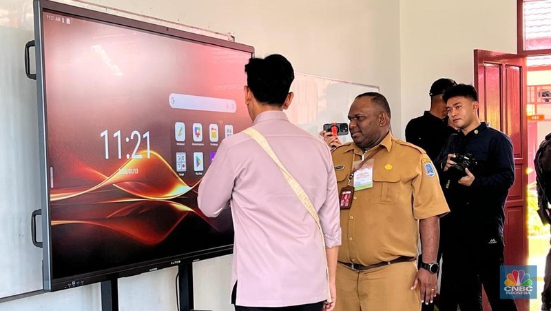 Wakil Presiden Gibran Rakabuming meninjau Sekolah Rakyat Menengah Atas 41 Biak, Papua. (CNBC Indonesia/Halimatus Sa&rsquo;diyah)