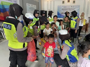 SPPG Polres Kudus Bagikan Makan Bergizi-Sembako ke Warga Terdampak Banjir