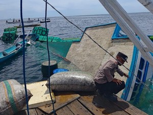 Kapal Muat 20 Ton Kopra Terbalik di Pulau Taliabu, Kerugian Rp 300 Juta