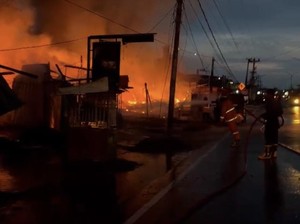 Kebakaran Hanguskan 15 Kios-Ruko di Pasar Anduonohu Kendari