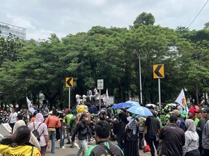 Massa Ojol Demo di Kedubes AS, Jalan Medan Merdeka Selatan Jakpus Ditutup