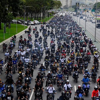 Potret Konvoi Motor Ribuan Demonstran Kepung Jantung Venezuela