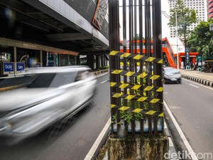 Harapan Warga di Tengah Pembongkaran Tiang Monorel Jakarta