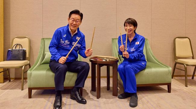 Gaya PM Jepang dan Presiden Korsel Main Drum Bareng, Bawakan Lagu BTS