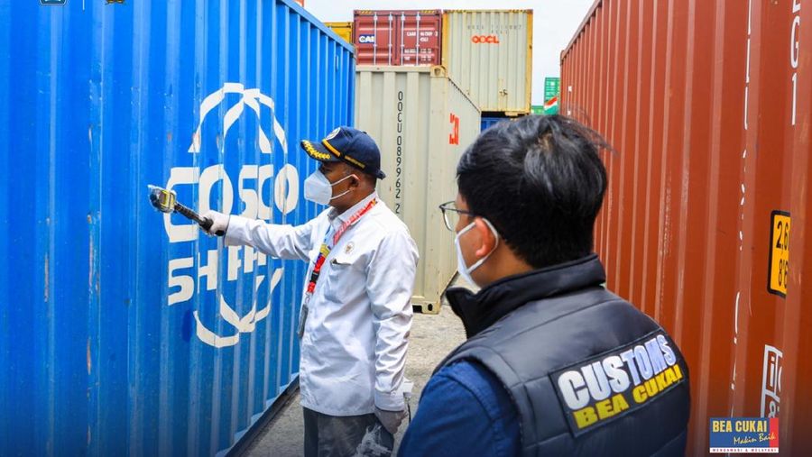 Petugas Bea Cukai. (Dok. Bea Cukai)
