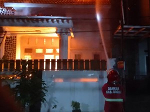 Rumah Dua Lantai di Gunung Putri Bogor Terbakar, Diduga Korsleting Listrik