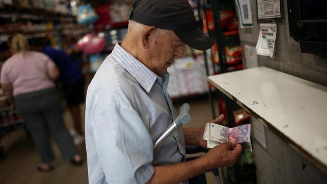 Potret Warga Kian Tercekik Inflasi Tinggi, Harga Naik Gila-gilaan