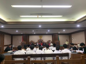 21 Terdakwa Kasus Kericuhan Demo Agustus Dituntut 10 Bulan Penjara