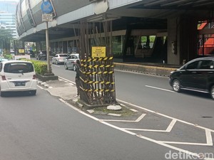Saksi Bisu Proyek Gagal, Tiang Monorel Dilingkari Garis Kuning Jelang Dibongkar