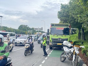 Ada Truk Gangguan, Lalin di Gatsu Arah Kuningan Padat
