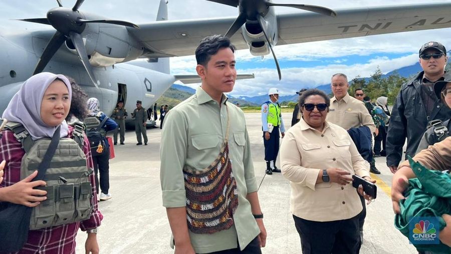 Wakil Presiden Gibran Rakabuming saat tiba di Wamena, Papua, Rabu (14/1/2026). (CNBC Indonesia/Halimatus Sa&rsquo;diyah)