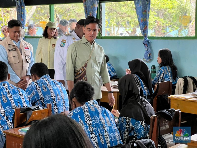 Wakil Presiden (Wapres) Gibran Rakabuming Raka Tinjau Program MBG di Wamena, Papua, Rabu (14/1/2026). (CNBC Indonesia/Halimatus Sa&rsquo;diyah)