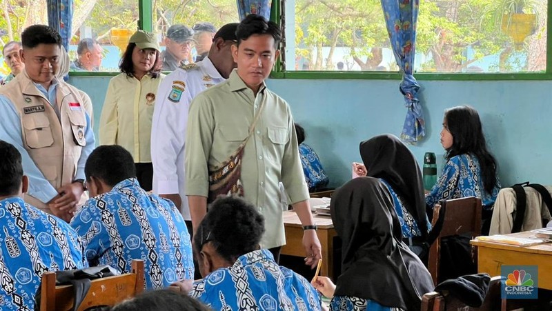 Wakil Presiden (Wapres) Gibran Rakabuming Raka Tinjau Program MBG di Wamena, Papua, Rabu (14/1/2026). (CNBC Indonesia/Halimatus Sa&rsquo;diyah)