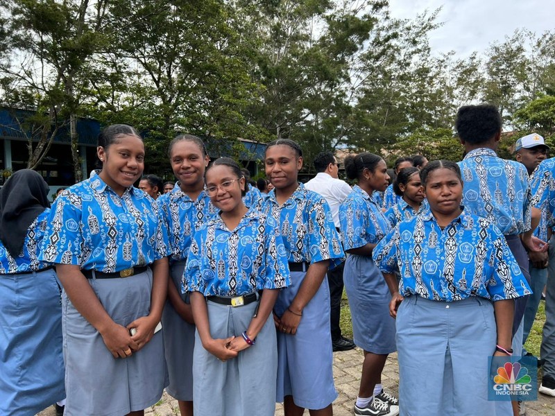 Wakil Presiden (Wapres) Gibran Rakabuming Raka Tinjau Program MBG di Wamena, Papua, Rabu (14/1/2026). (CNBC Indonesia/Halimatus Sa&rsquo;diyah)