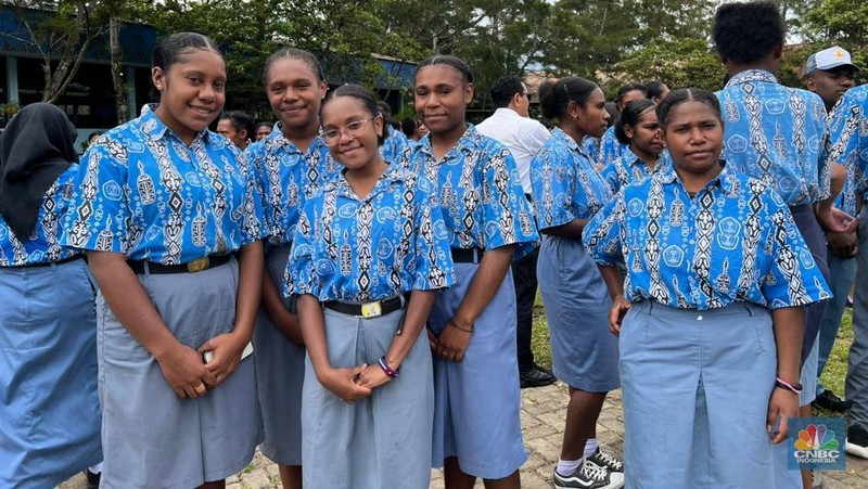 Wakil Presiden (Wapres) Gibran Rakabuming Raka Tinjau Program MBG di Wamena, Papua, Rabu (14/1/2026). (CNBC Indonesia/Halimatus Sa&rsquo;diyah)