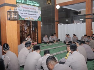 Khidmat Peringati Isra Mikraj, Anggota Polres Blitar Gelar Doa Bersama