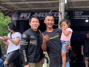Kagetnya Priyanto Tiba-tiba Didatangi Ariel Noah untuk Servis Vespa
