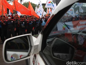 8 Tuntutan Buruh Saat Aksi 1 Mei